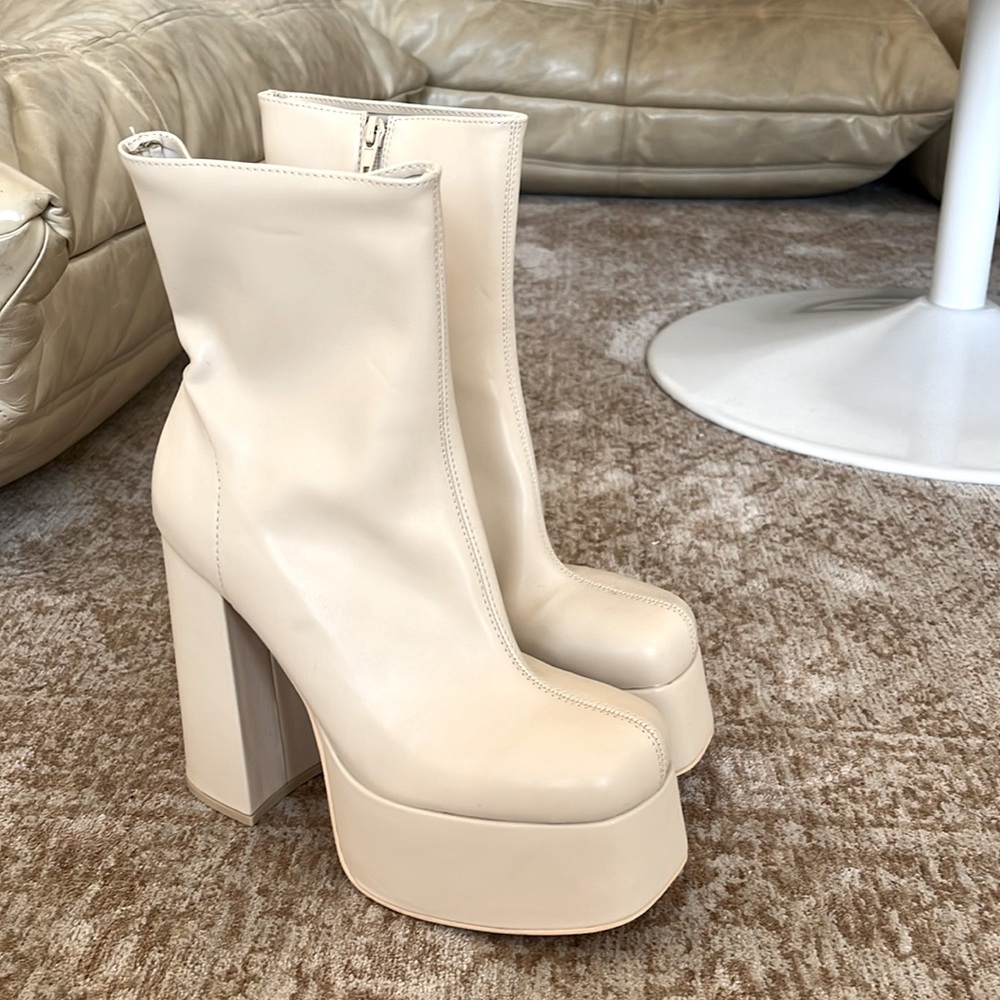 Princess Polly booties size 10 NWOT